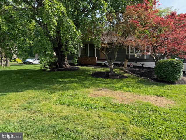 943 SACKETTSFORD RD, Warminster, PA 18974