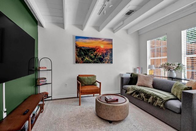 211 Lessin LN B, Austin, TX 78704