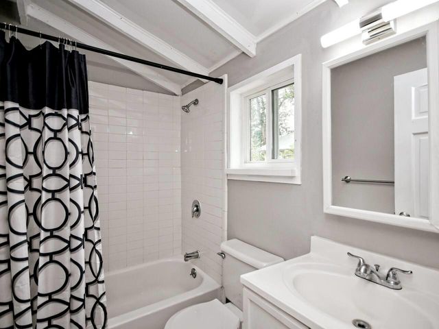 211 Lessin LN B, Austin, TX 78704