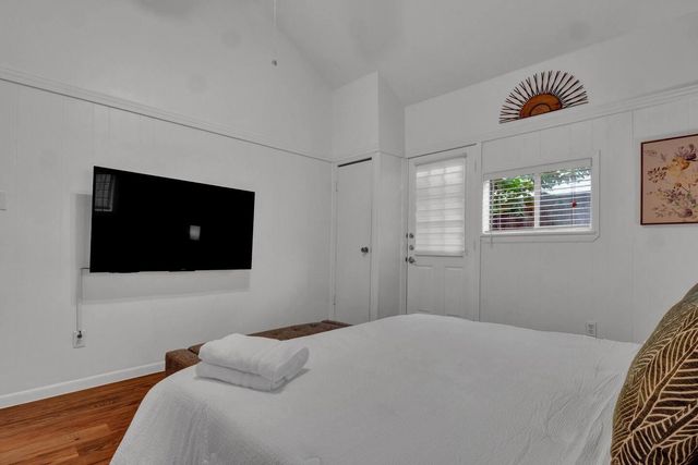 211 Lessin LN B, Austin, TX 78704