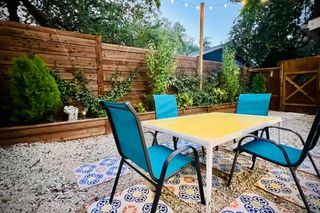 211 Lessin LN B, Austin, TX 78704