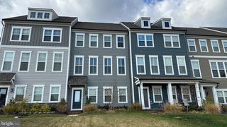 1706 AUTUMN MAPLE LEAF DR, Dumfries, VA 22026