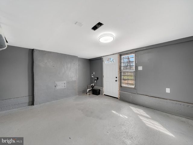 5919 ADDISON RD, Capitol Heights, MD 20743