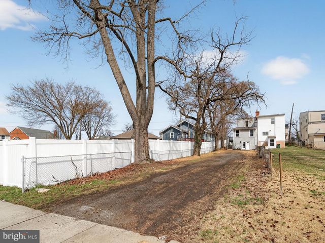 5919 ADDISON RD, Capitol Heights, MD 20743