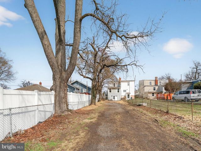 5919 ADDISON RD, Capitol Heights, MD 20743