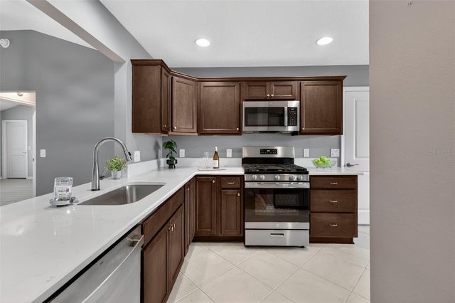 5754 SHEALY AVENUE, The Villages, FL 32163