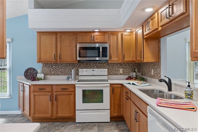 1615 N Foxboro Loop, Crystal River, FL 34429