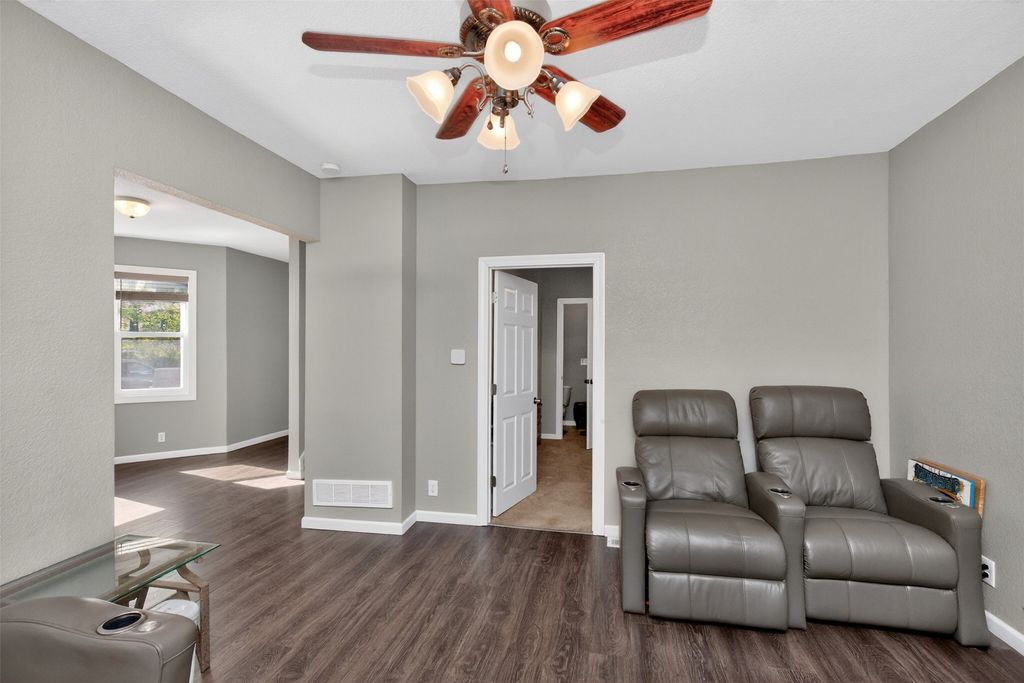 1342 Harrison Avenue, Des Moines, IA 50314