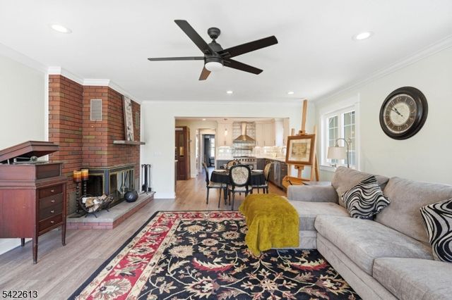 1074 Colfax Ave, Pompton Lakes Boro, NJ 07442