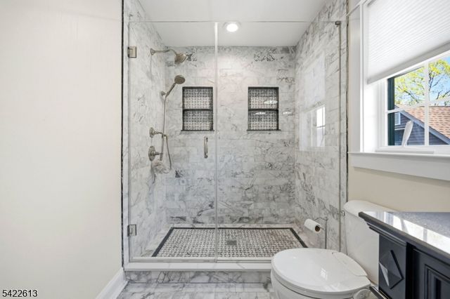 1074 Colfax Ave, Pompton Lakes Boro, NJ 07442