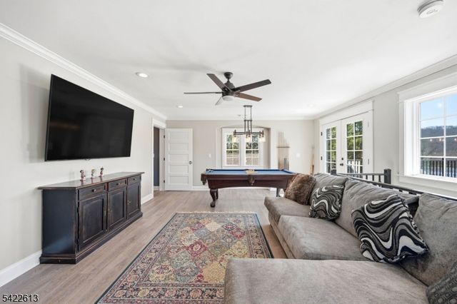 1074 Colfax Ave, Pompton Lakes Boro, NJ 07442