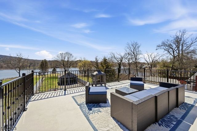 1074 Colfax Ave, Pompton Lakes Boro, NJ 07442