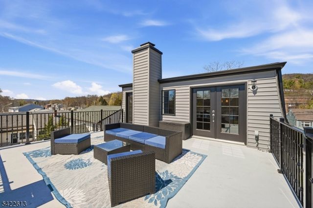 1074 Colfax Ave, Pompton Lakes Boro, NJ 07442