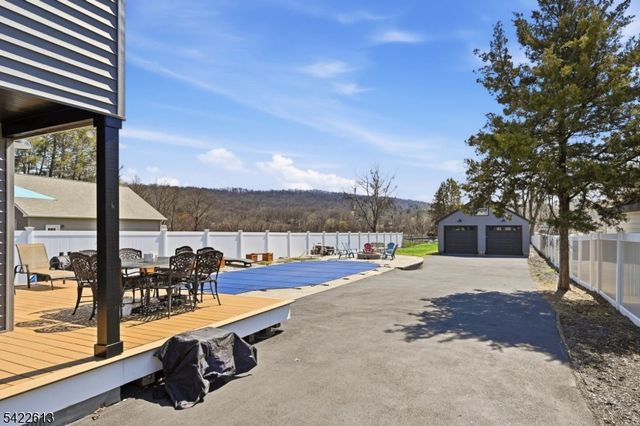 1074 Colfax Ave, Pompton Lakes Boro, NJ 07442