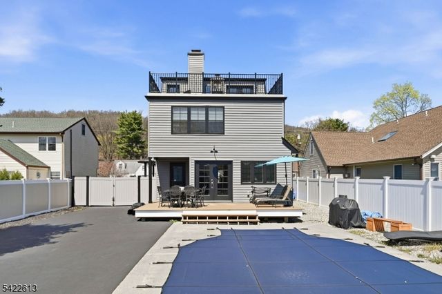 1074 Colfax Ave, Pompton Lakes Boro, NJ 07442