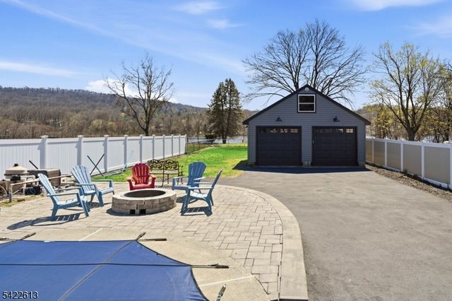 1074 Colfax Ave, Pompton Lakes Boro, NJ 07442