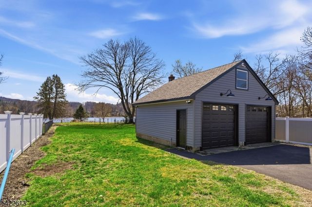 1074 Colfax Ave, Pompton Lakes Boro, NJ 07442