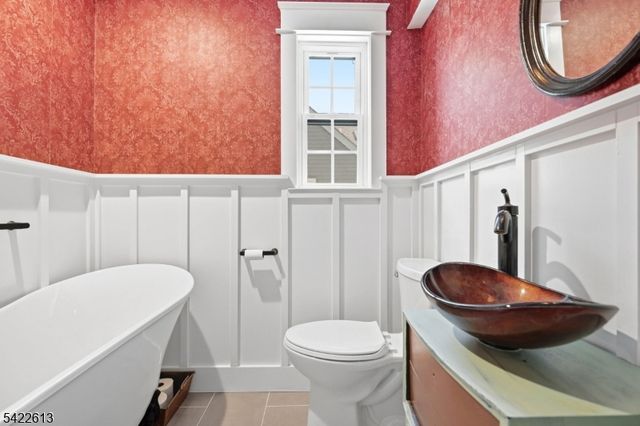 1074 Colfax Ave, Pompton Lakes Boro, NJ 07442