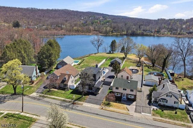 1074 Colfax Ave, Pompton Lakes Boro, NJ 07442