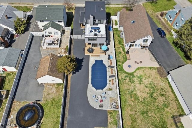 1074 Colfax Ave, Pompton Lakes Boro, NJ 07442