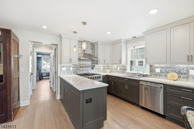 1074 Colfax Ave, Pompton Lakes Boro, NJ 07442