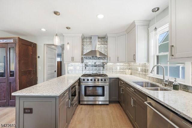 1074 Colfax Ave, Pompton Lakes Boro, NJ 07442