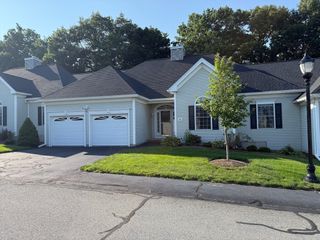 40 Holly Ln 40, Dracut, MA 01826