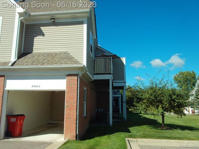 2009 Monarch Drive 3, Shelby Twp, MI 48316