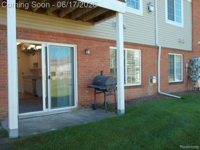 2009 Monarch Drive 3, Shelby Twp, MI 48316