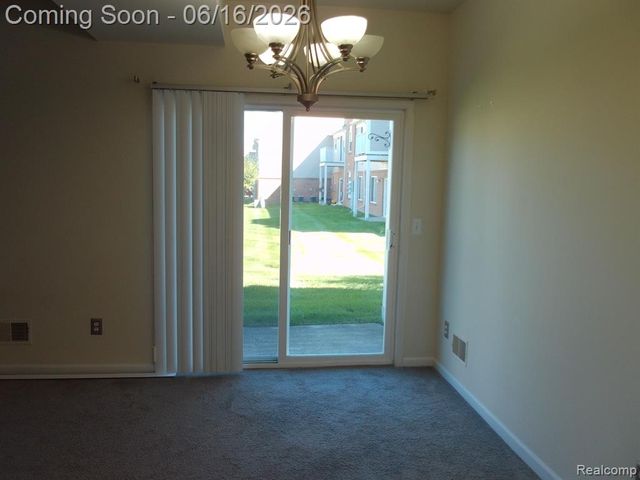 2009 Monarch Drive 3, Shelby Twp, MI 48316