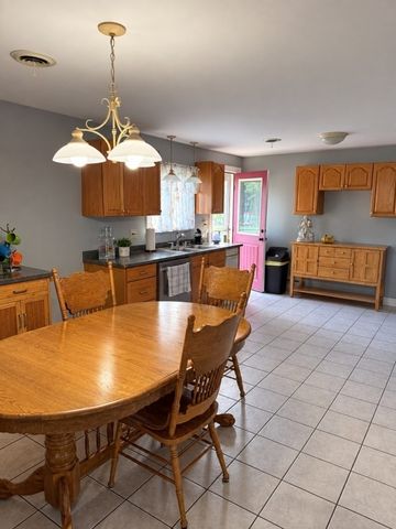 156 Eastview Ave, Somerset, MA 02726