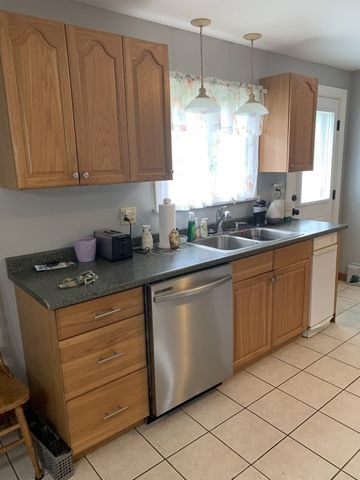 156 Eastview Ave, Somerset, MA 02726