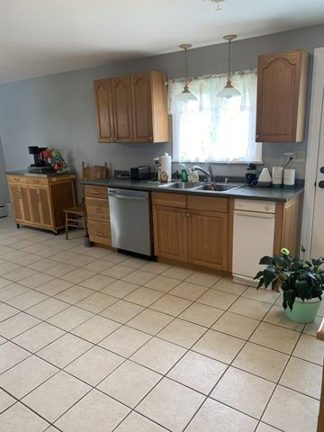 156 Eastview Ave, Somerset, MA 02726