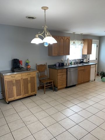 156 Eastview Ave, Somerset, MA 02726