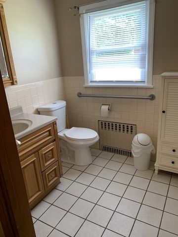 156 Eastview Ave, Somerset, MA 02726