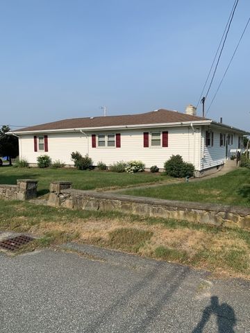 156 Eastview Ave, Somerset, MA 02726
