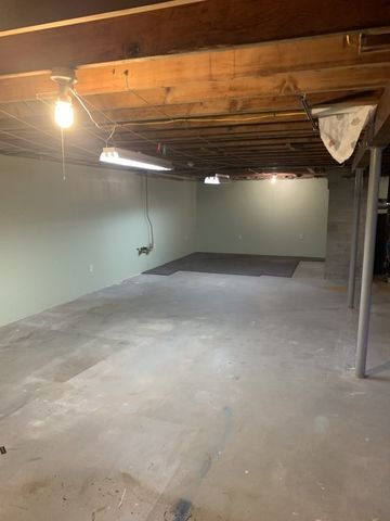 156 Eastview Ave, Somerset, MA 02726