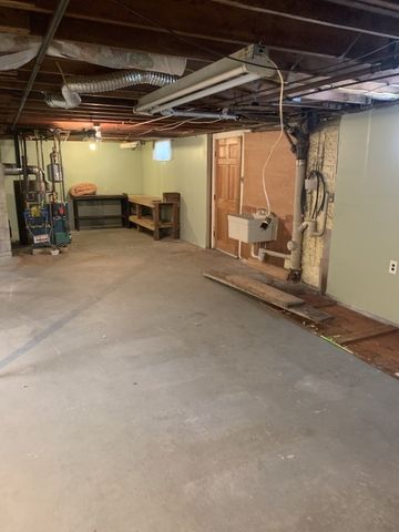 156 Eastview Ave, Somerset, MA 02726