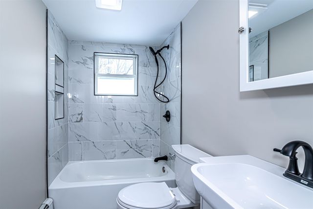 52 Whittier Street, Newton, NH 03858