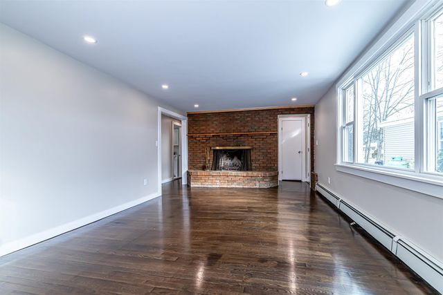 52 Whittier Street, Newton, NH 03858