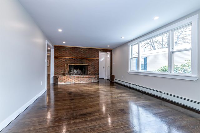 52 Whittier Street, Newton, NH 03858