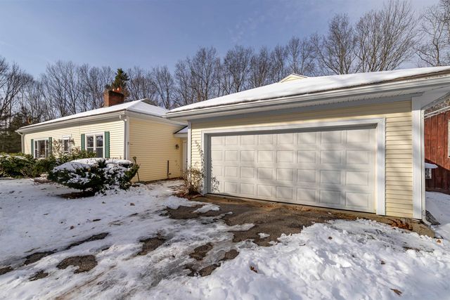 52 Whittier Street, Newton, NH 03858