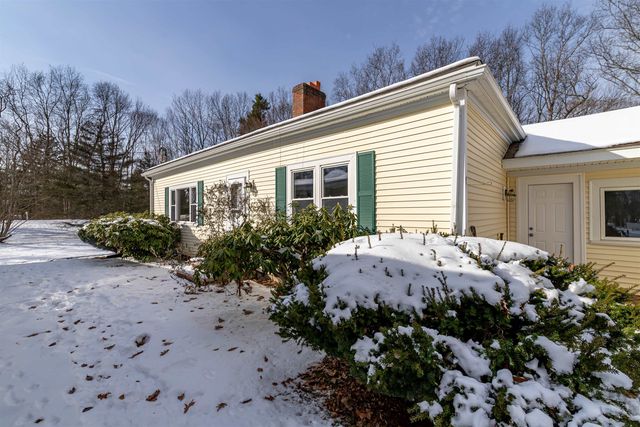 52 Whittier Street, Newton, NH 03858