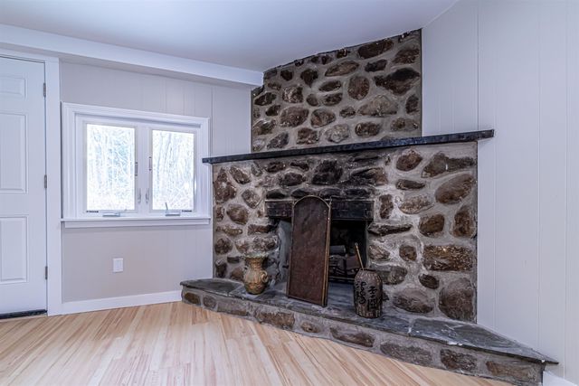 52 Whittier Street, Newton, NH 03858