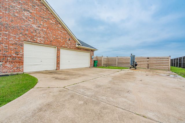 12155 Saint Patricks Drive, Talty, TX 75126