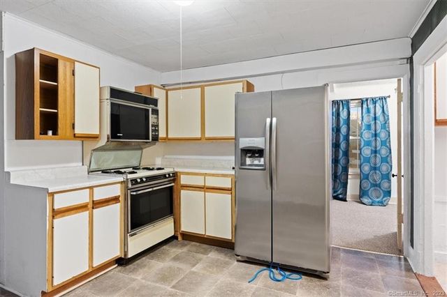 71 Blackhall Street, New London, CT 06320