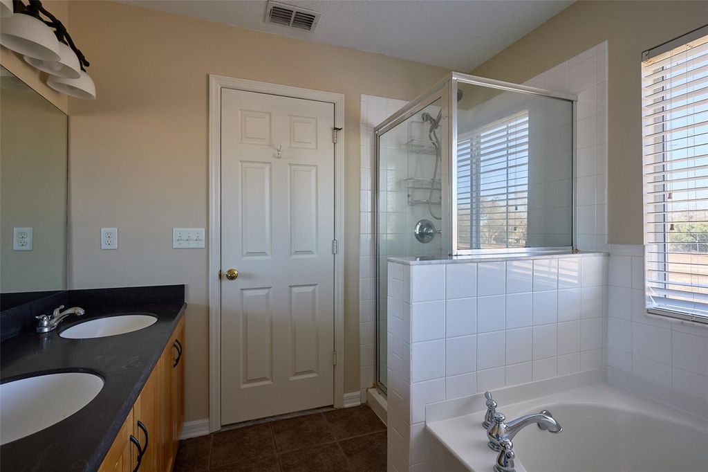 Image 29 of property listing at 2016 SUNSET MEADOW DRIVE, Clearwater, FL 33763