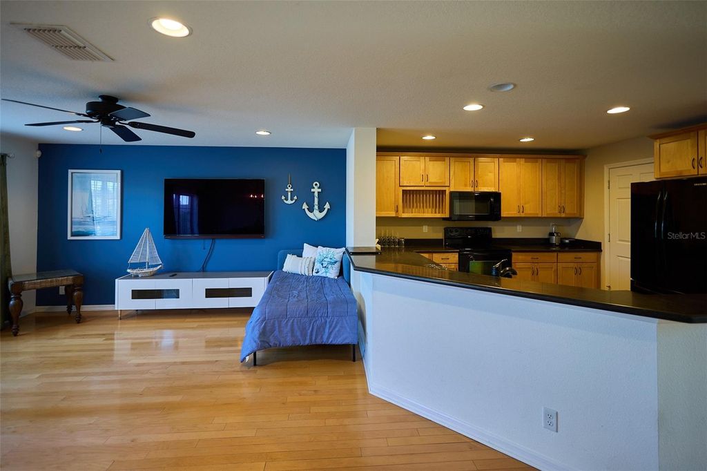 Image 10 of property listing at 2016 SUNSET MEADOW DRIVE, Clearwater, FL 33763