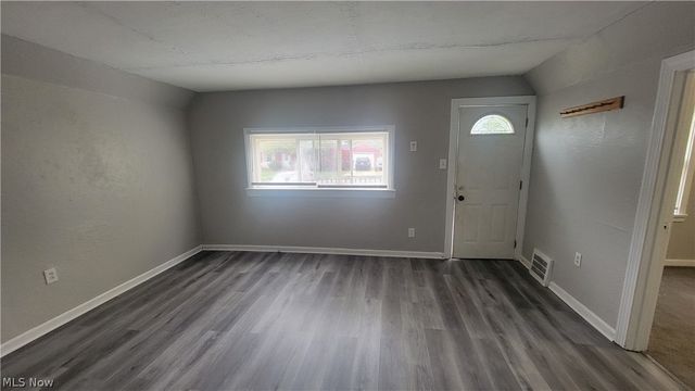 1292 Stratford Street, Barberton, OH 44203