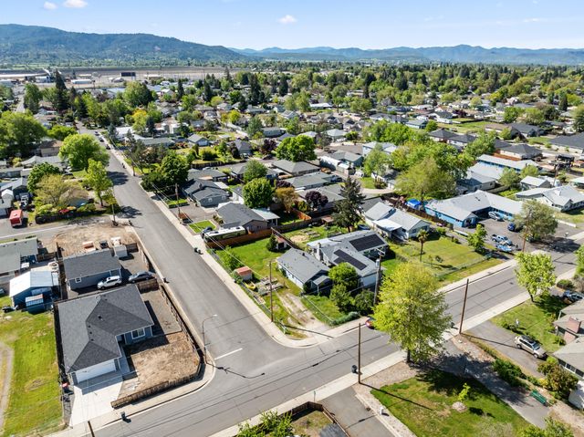 2651 Howard Avenue, Medford, OR 97501